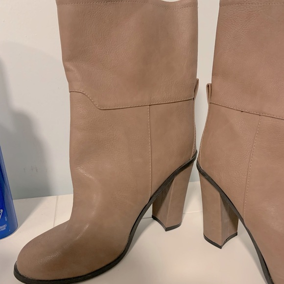 Cute booties - Picture 3 of 6